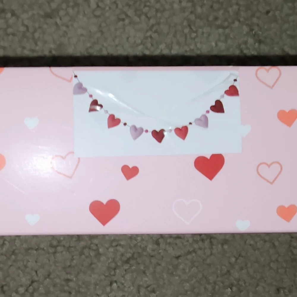 ✨️🩷❤️NWB CUPCAKE & CASHMERE HEART GARLAND 🩷❤️🩷❤️🩷❤️